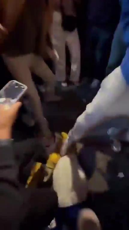 驚！尼克斯大勝步行者后，哈利伯頓遭主場球迷群毆